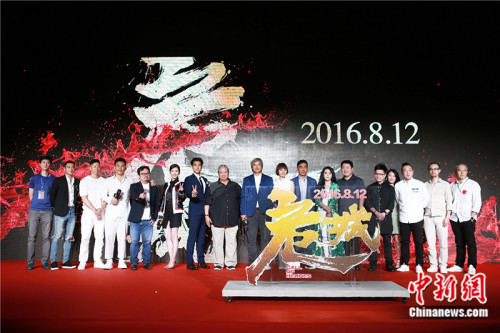 主创亮相。 主创亮相。